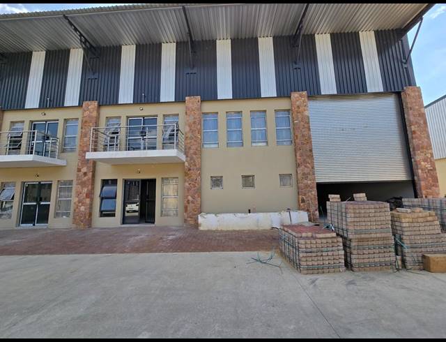 350M² WAREHOUSE TO LET IN CLEVELAND